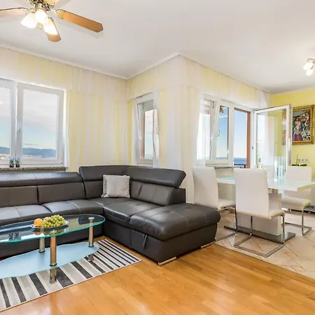 Apartament Stunning In With House Sea View